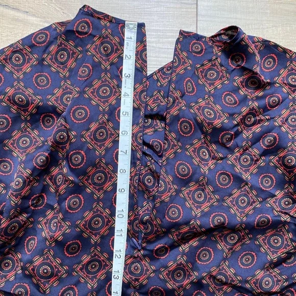 Club Monaco Women's Twist Front Printed Blouse Geometric Pattern Size S Blue - Picture 9 of 10